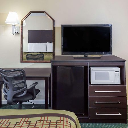 Days Inn By Wyndham Enterprise Bagian luar foto