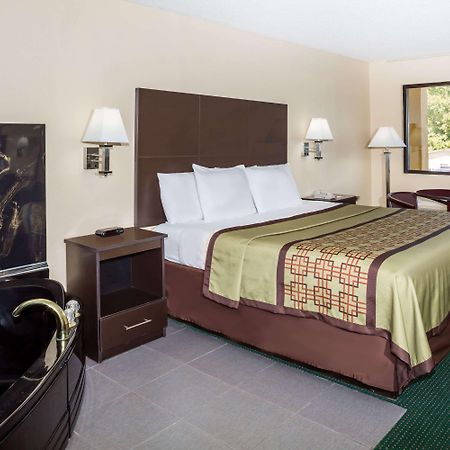 Days Inn By Wyndham Enterprise Bagian luar foto