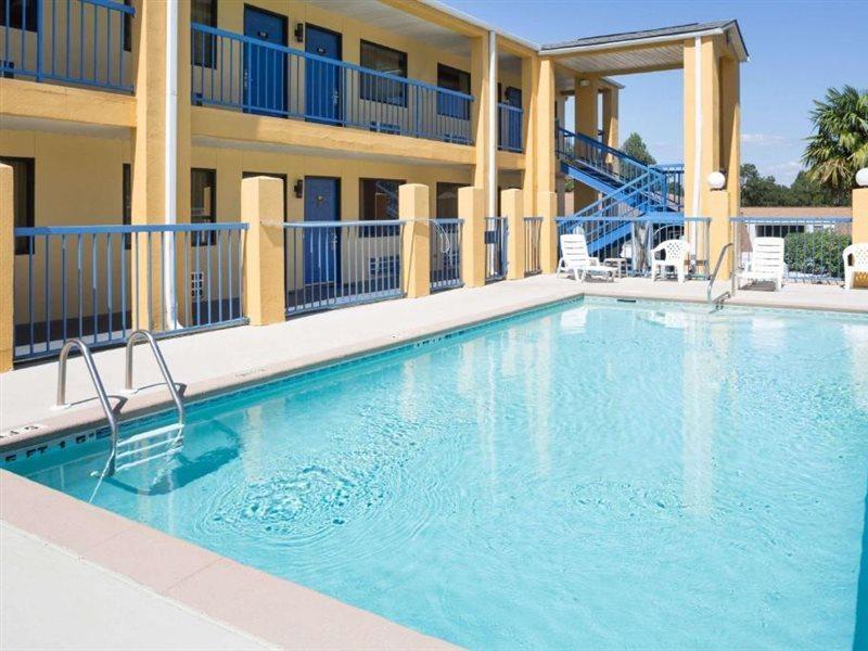 Days Inn By Wyndham Enterprise Bagian luar foto