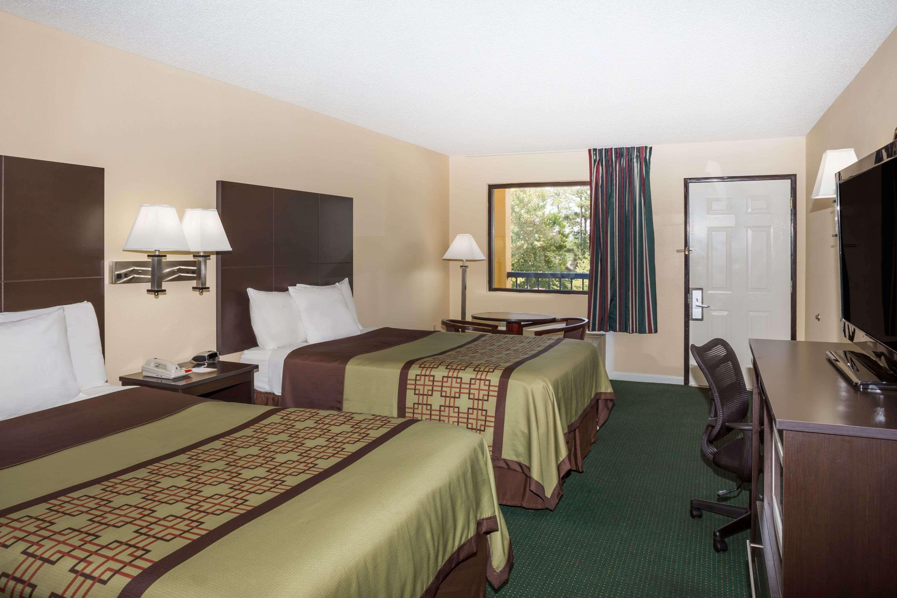 Days Inn By Wyndham Enterprise Bagian luar foto