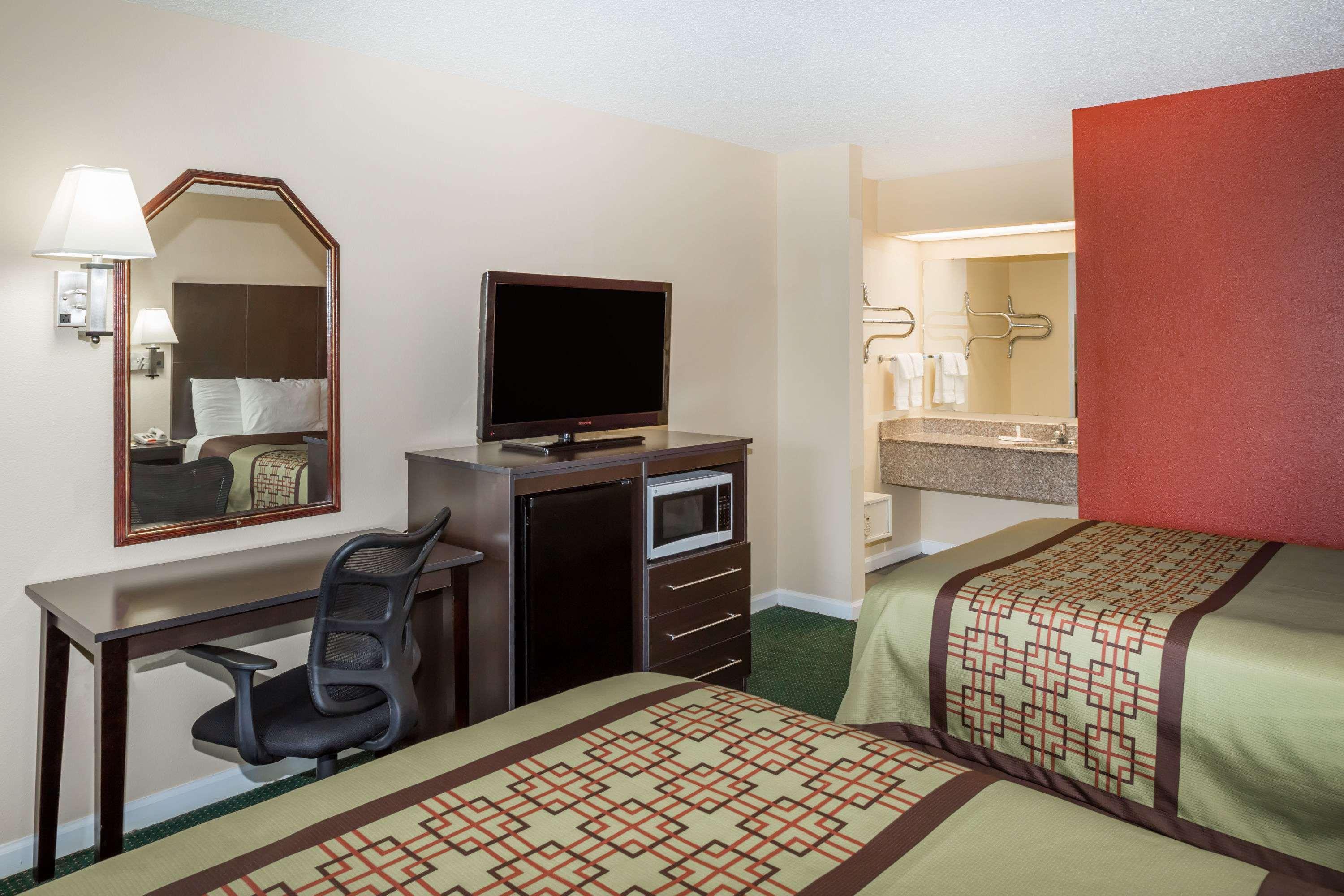 Days Inn By Wyndham Enterprise Bagian luar foto