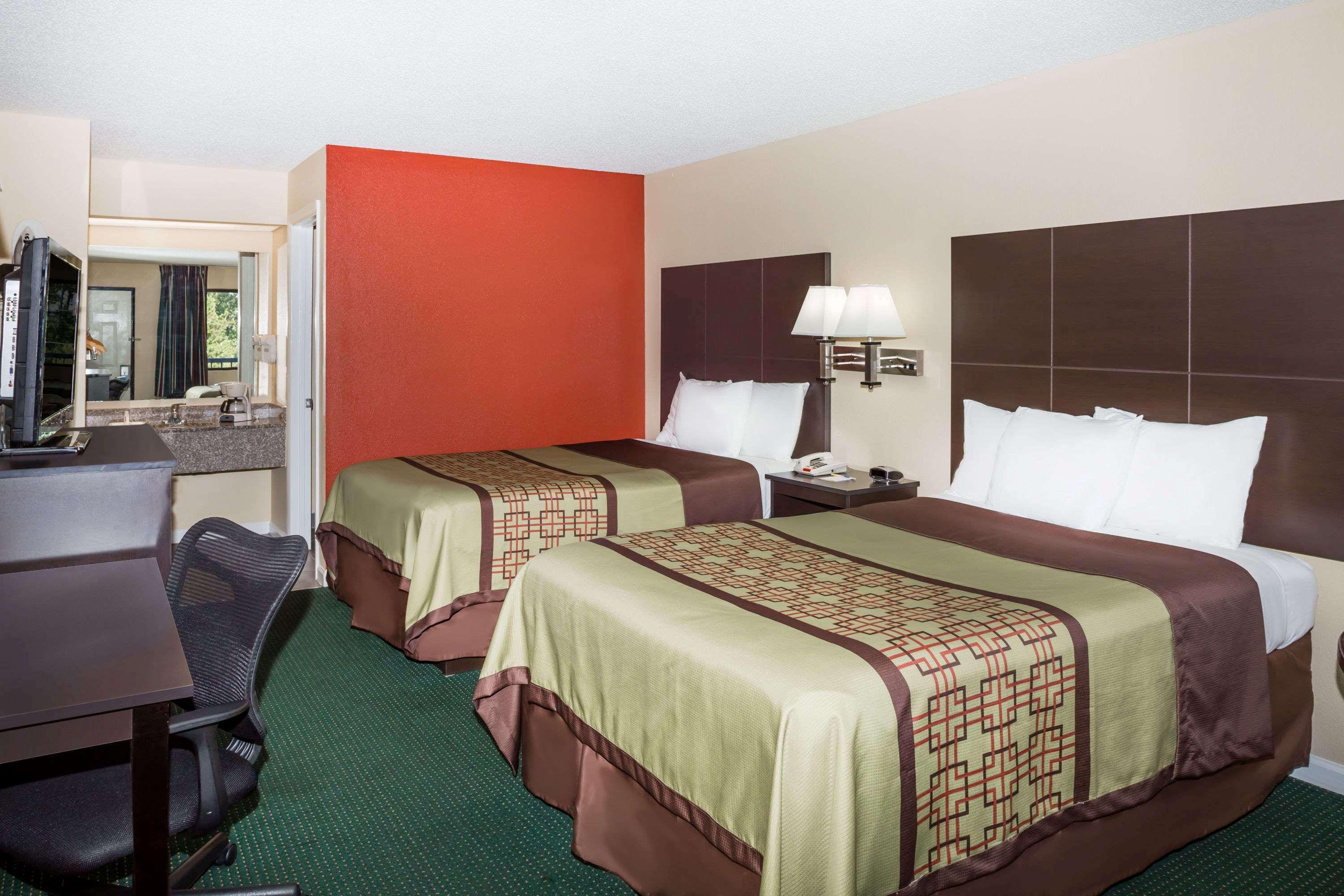 Days Inn By Wyndham Enterprise Bagian luar foto