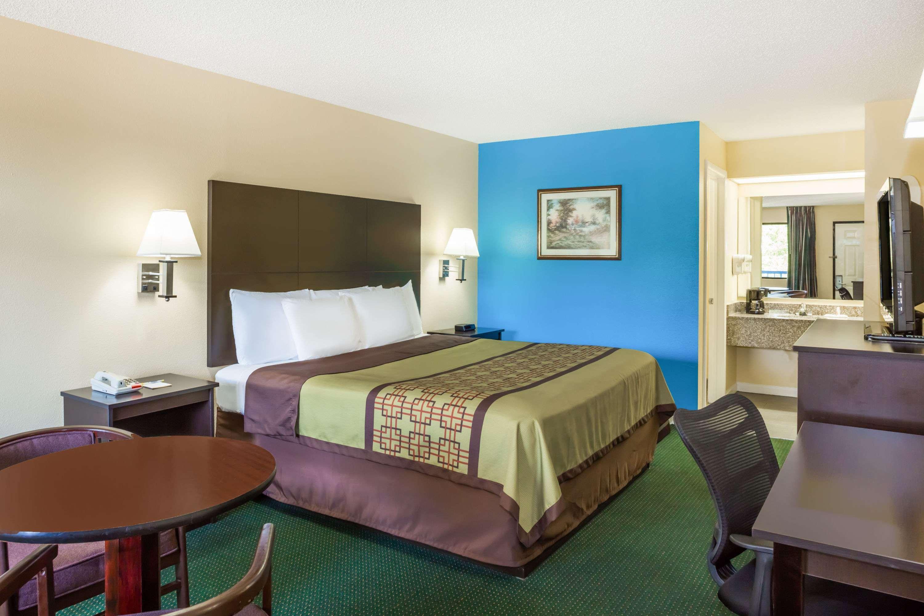 Days Inn By Wyndham Enterprise Bagian luar foto